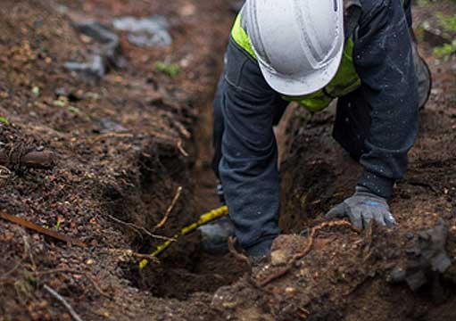 Caça vazamento de esgoto